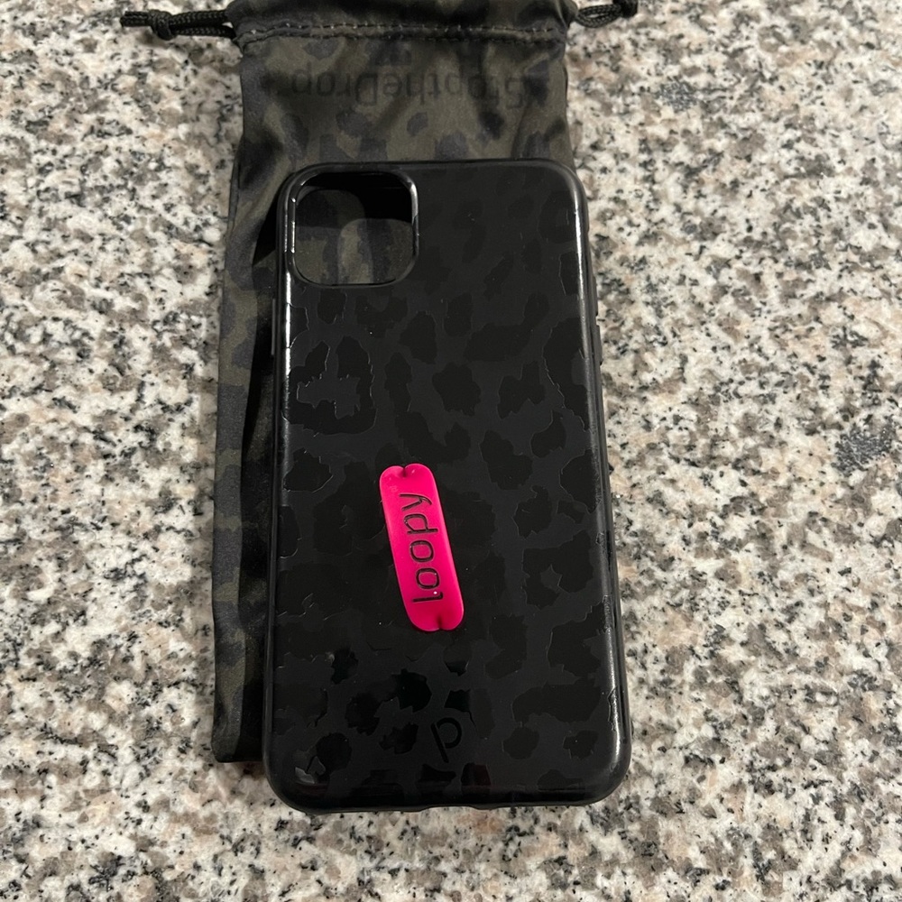 iPhone 11 pro max loopy *ADD BOTH LOOPY CASES AND OFFER ME $30 I’ll accept it ❤️